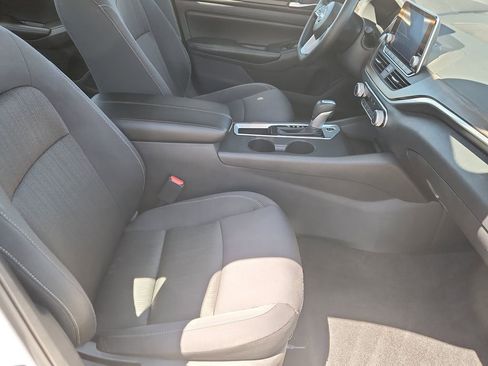 Used 2025 Nissan Altima 2.5 SV FWD image 14