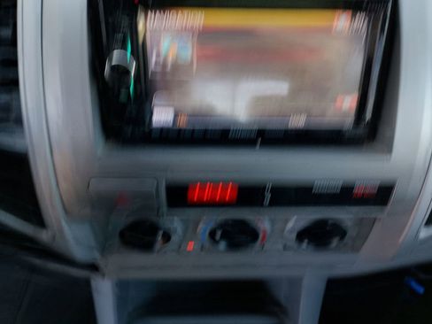 Used 2011 Toyota Tacoma PreRunner image 15