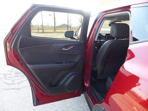 Used 2023 Chevrolet Blazer LT w/ Sound & Technology Package FWD image 32