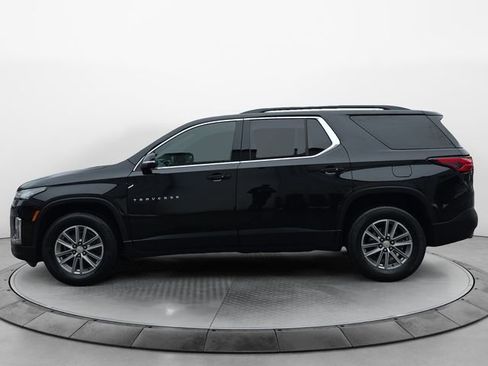 Used 2022 Chevrolet Traverse LT image 2