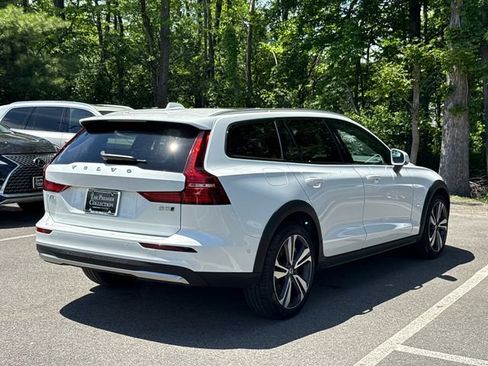 Used 2025 Volvo V60 B5 Cross Country Plus AWD/4WD image 8