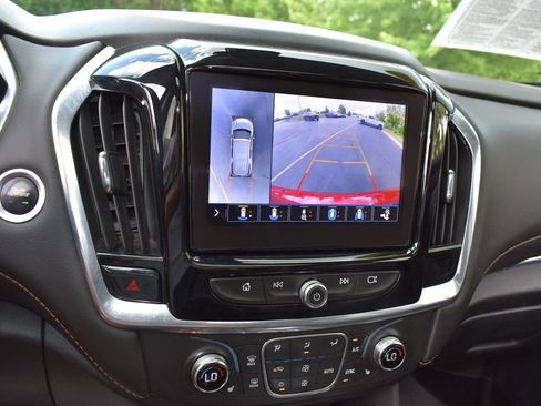 Used 2020 Chevrolet Traverse LT w/ LT Premium Package AWD/4WD image 19