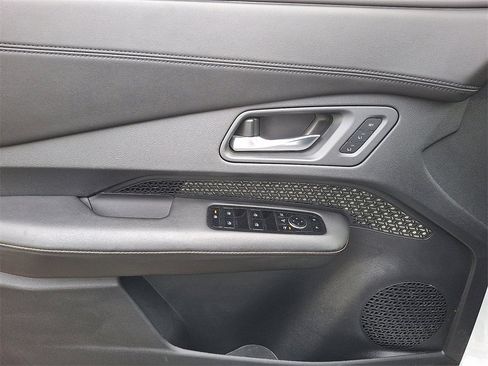 Used 2023 Nissan Ariya FWD image 13