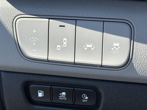 Used 2018 Kia Niro EX Premium FWD image 11