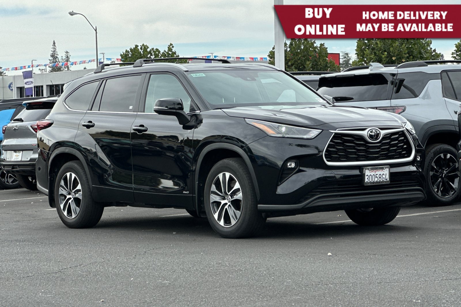 Used 2025 Toyota Highlander XLE AWD/4WD image 1