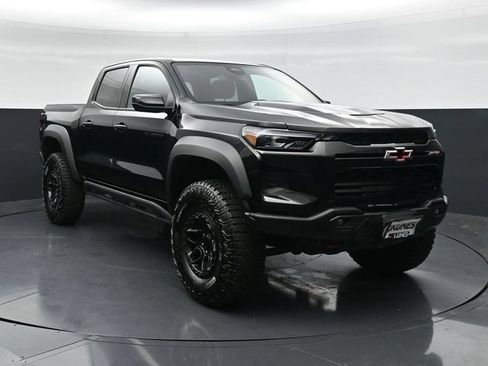 Used 2024 Chevrolet Colorado ZR2 w/ ZR2 Bison Edition AWD/4WD image 4