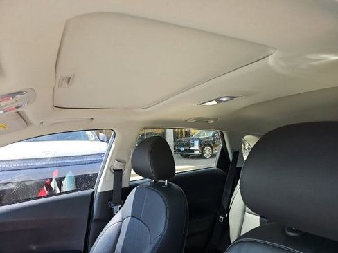 Certified 2022 Kia Niro Touring Special Edition image 8