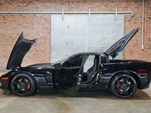 Used 2007 Chevrolet Corvette Coupe w/ Preferred Equipment Group RWD image 27
