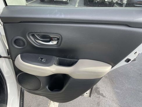 Used 2023 Honda HR-V EX-L image 45