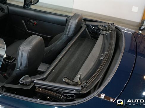 Used 1996 MAZDA MX-5 Miata RWD image 12