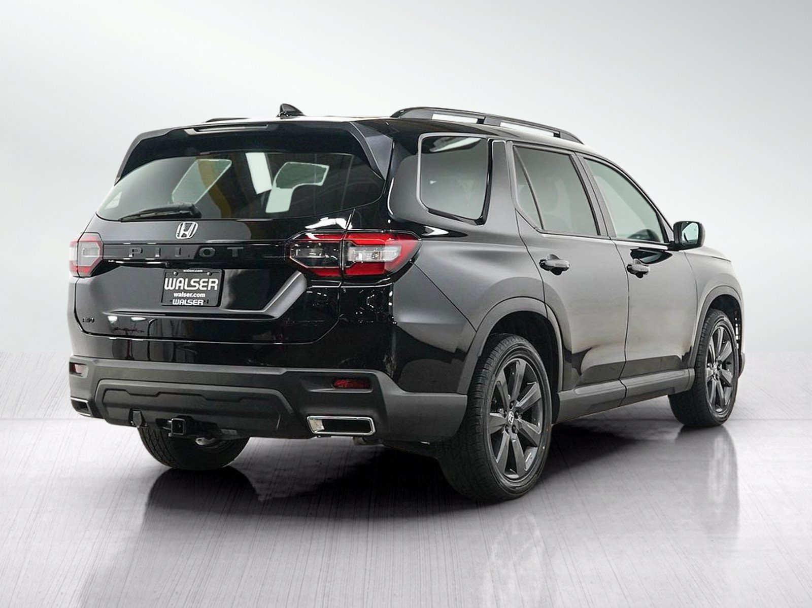 Used 2025 Honda Pilot Sport image 5
