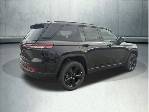 New 2025 Jeep Grand Cherokee Altitude AWD/4WD image 5