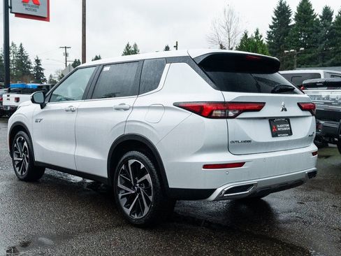 New 2025 Mitsubishi Outlander SE image 4