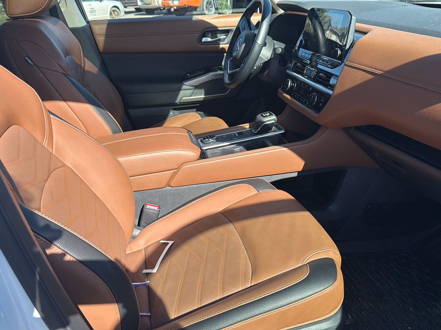 Used 2025 Nissan Pathfinder Platinum AWD/4WD image 7