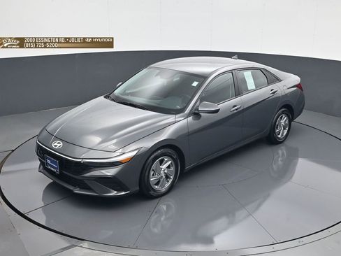 Certified 2024 Hyundai Elantra SE FWD image 13