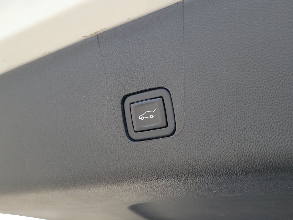 Used 2023 Chevrolet Traverse Premier w/ Redline Edition AWD/4WD image 39