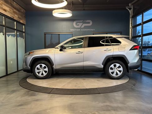 Used 2022 Toyota RAV4 LE AWD/4WD image 6