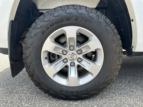 Used 2019 RAM 1500 Laramie AWD/4WD image 16