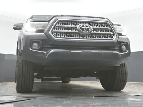 Used 2016 Toyota Tacoma TRD Sport AWD/4WD image 39