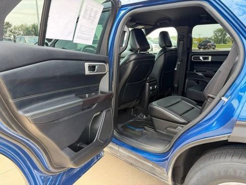 Used 2020 Ford Explorer XLT w/ Equipment Group 202A AWD/4WD image 34