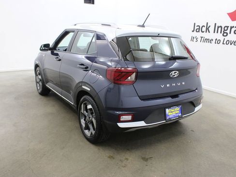 Used 2024 Hyundai Venue Limited FWD image 3