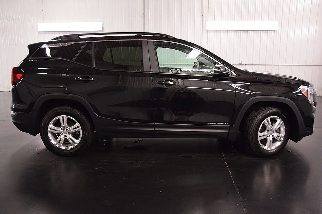 Used 2024 GMC Terrain SLE w/ Driver Convenience Package AWD/4WD image 8