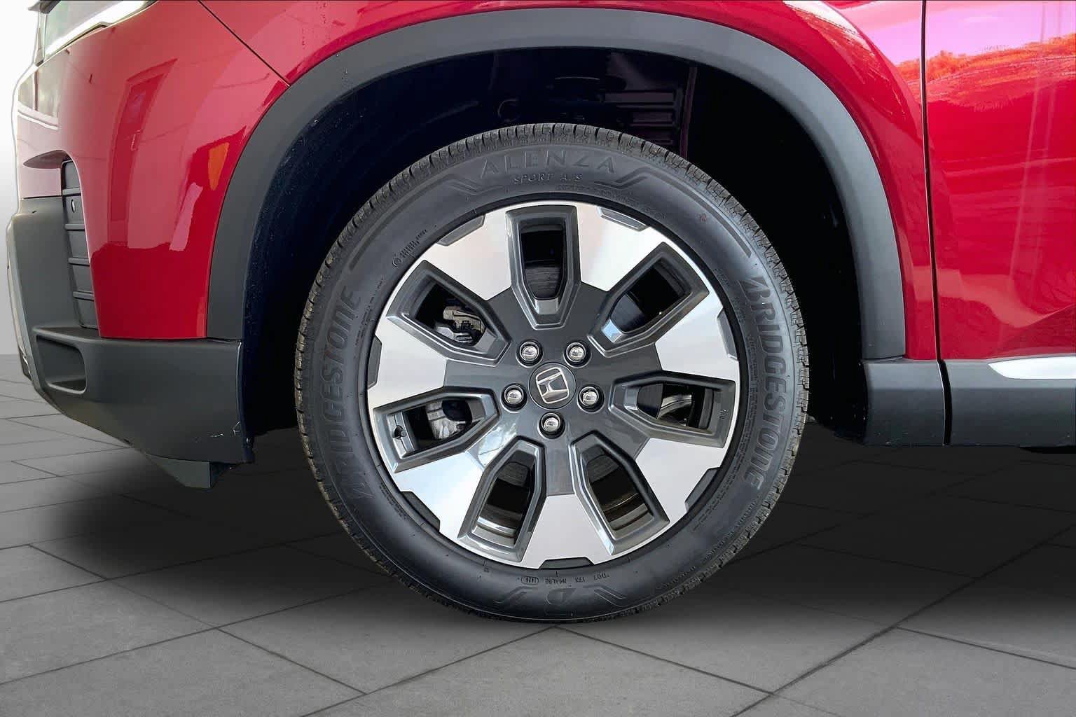 New 2026 Honda Pilot Touring image 11