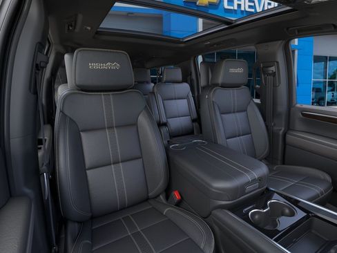 New 2026 Chevrolet Suburban High Country AWD/4WD image 16