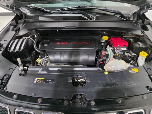 Used 2019 Jeep Compass Altitude w/ Cold Weather Group image 10