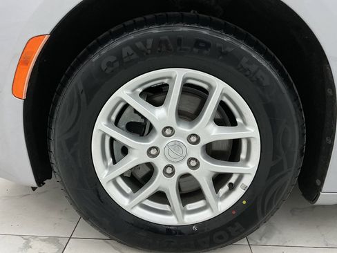 Used 2020 Chrysler Pacifica Touring-L FWD image 45