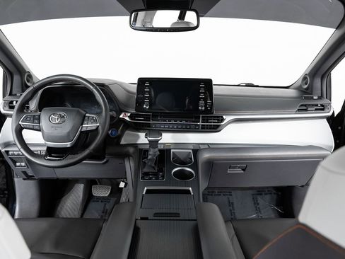 Used 2022 Toyota Sienna XSE w/ XSE Plus Package image 31