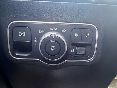 Used 2025 Mercedes-Benz GLA 250 4MATIC image 26