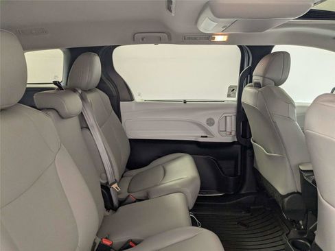 Used 2025 Toyota Sienna XLE w/ XLE Plus Package FWD image 28