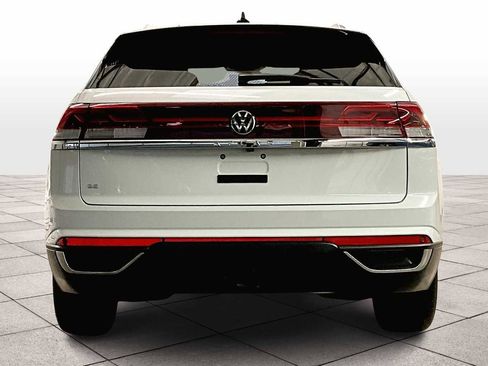Used 2024 Volkswagen Atlas Cross Sport SE image 6