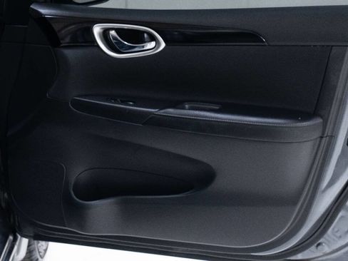 Used 2018 Nissan Sentra SV FWD image 16