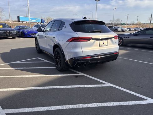 New 2025 Maserati Grecale Modena image 9