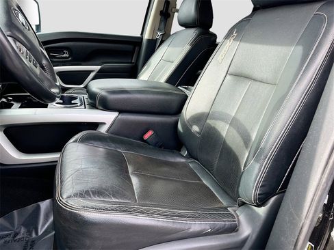Used 2018 Nissan Titan PRO-4X w/ Pro-4x Convenience Package image 21