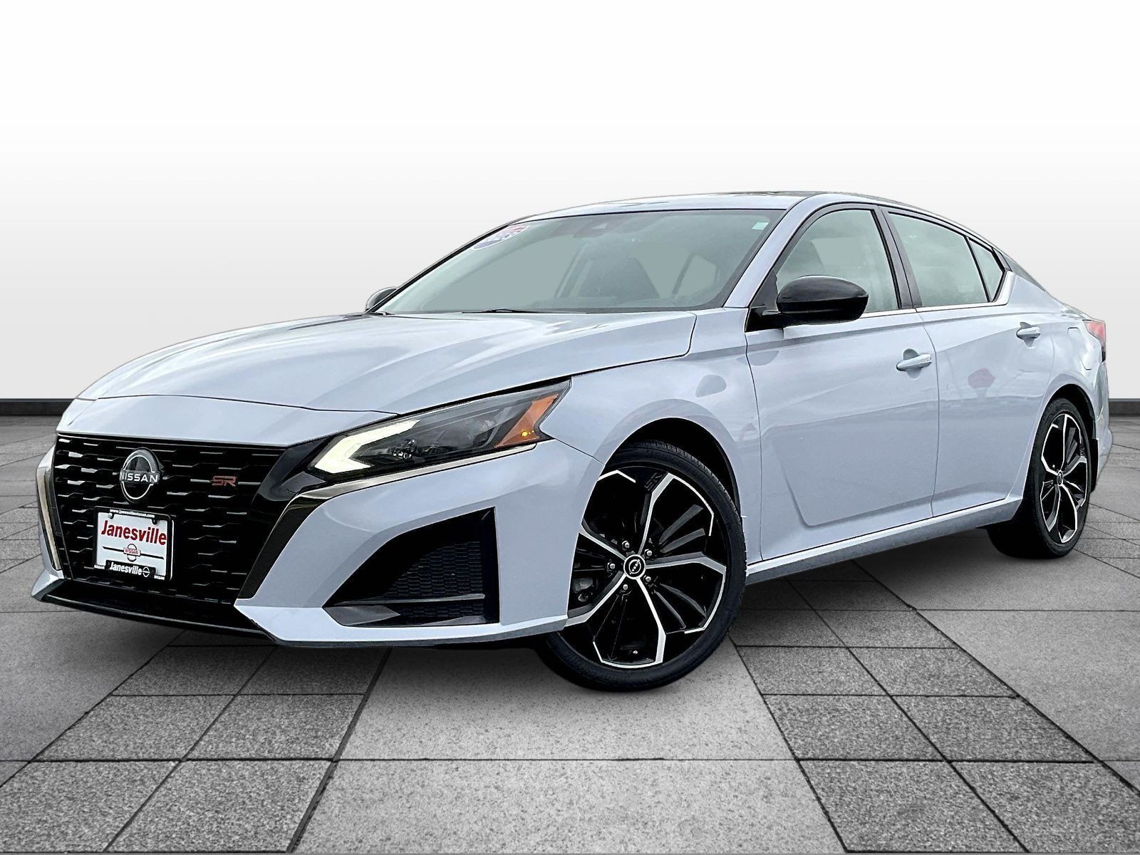 Certified 2023 Nissan Altima 2.5 SR w/ SR Premium Package FWD image 3