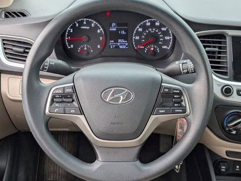 Used 2022 Hyundai Accent SE FWD image 11