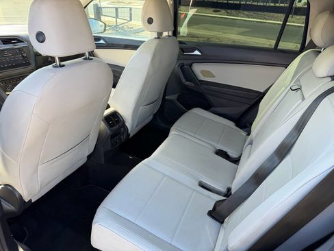 Used 2019 Volkswagen Tiguan SEL image 16