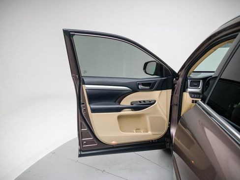 Used 2018 Toyota Highlander XLE image 14
