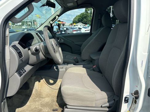 Used 2015 Nissan Frontier SV AWD/4WD image 11