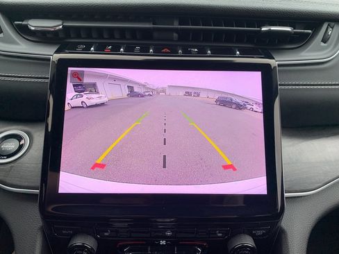 Used 2023 Jeep Grand Cherokee Limited image 17