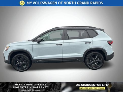 New 2026 Volkswagen Taos SE image 6