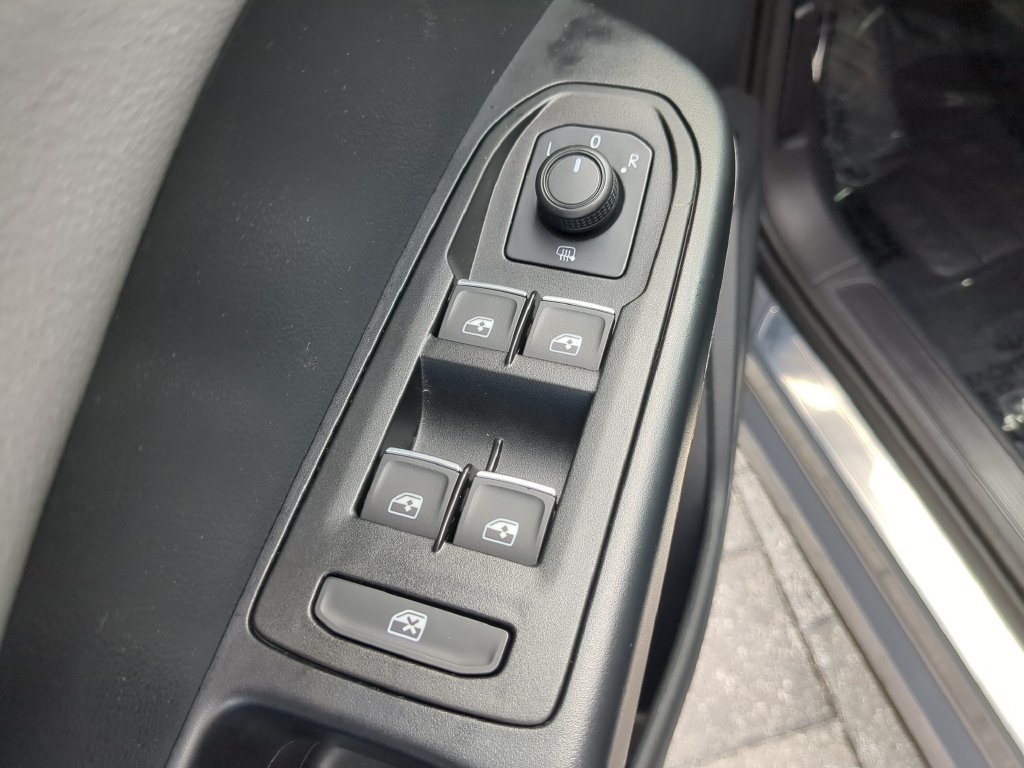 Certified 2023 Volkswagen Taos SE w/ Panoramic Sunroof Package FWD image 18