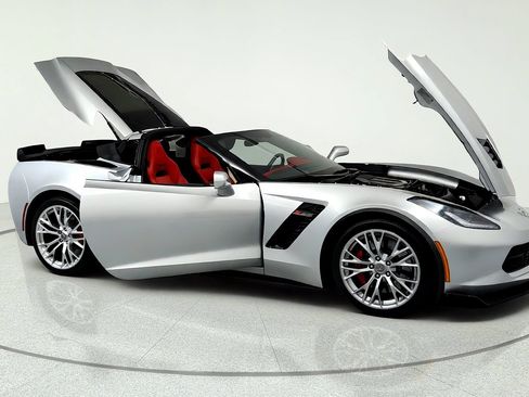 Used 2015 Chevrolet Corvette Z06 w/ 3LZ Preferred Equipment Group RWD image 14