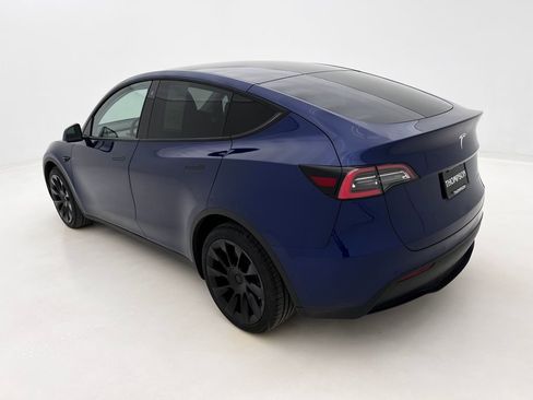 Used 2021 Tesla Model Y Long Range image 11