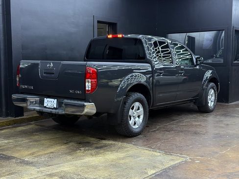Used 2010 Nissan Frontier SE image 9