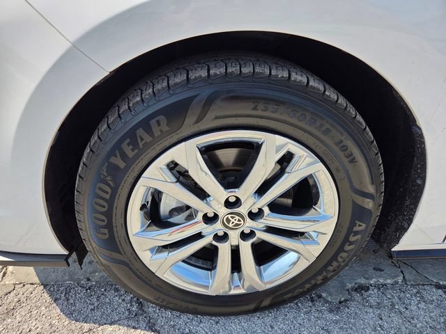 Used 2023 Toyota Sienna XSE w/ XSE Plus Package AWD/4WD image 7