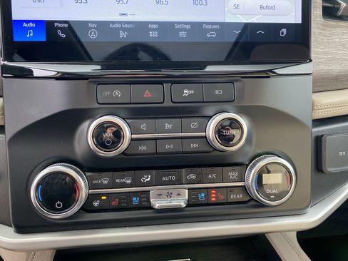 Used 2024 Ford Expedition Max Limited image 87